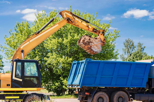 due uomini con due macchine lavorano per 25 operai
