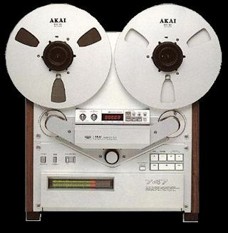 Registratore a bobine Akai